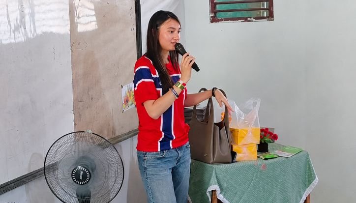 Finalis Miss Norway 2026 Ayu Zhafira Viral Ngajar di Kelas, Murid Belajar Nama Pemain Timnas Norwegia Ayu Zhafira
