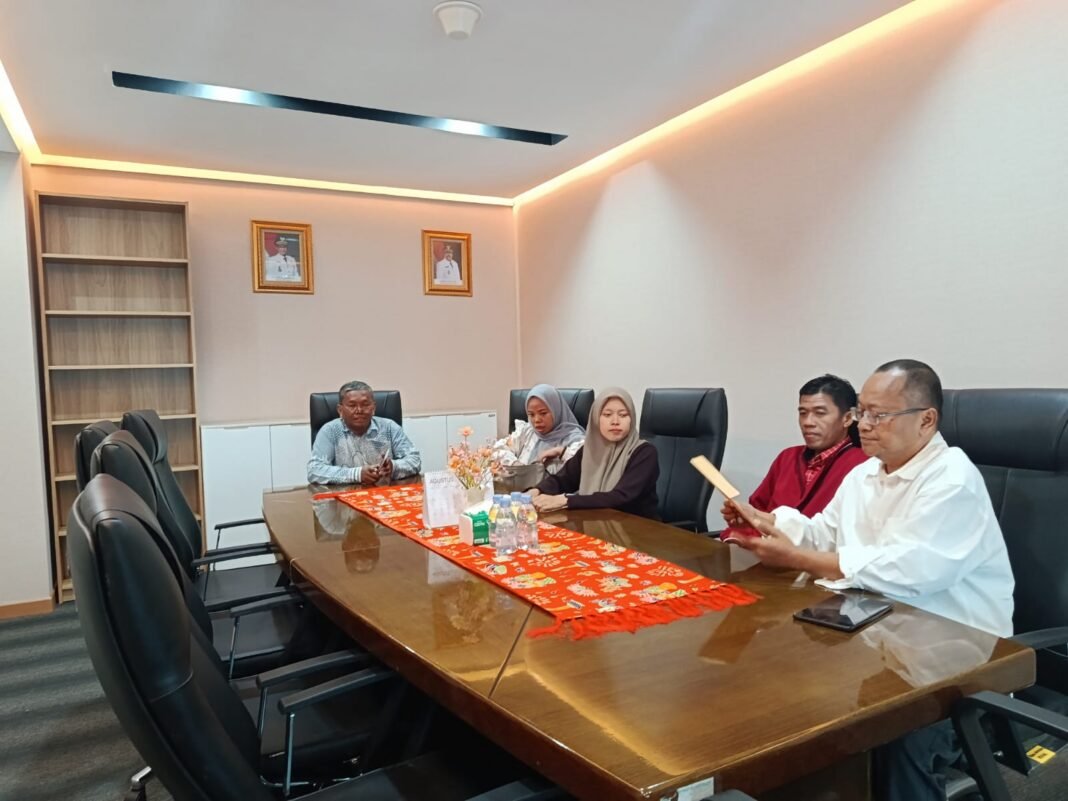 Usai Tragedi Kramat Jati, Keluarga Hammam Mengaku Diminta Tak Tempuh Jalur Hukum oleh Pemda DKI Usai Tragedi Kramat Jati, Keluarga Hammam Mengaku Diminta Tak Tempuh Jalur Hukum oleh Pemda DKI