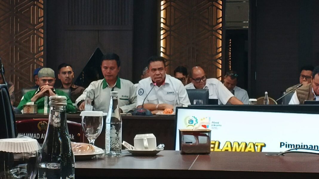 Datangi Gedung DPRD DKI Jakarta, Umar Kei: Saya Hadir Sebagai Solusi untuk Membantu Perumda Pasar Jaya Datangi Gedung DPRD DKI Jakarta, Umar Kei: Saya Hadir Sebagai Solusi untuk Membantu Perumda Pasar Jaya