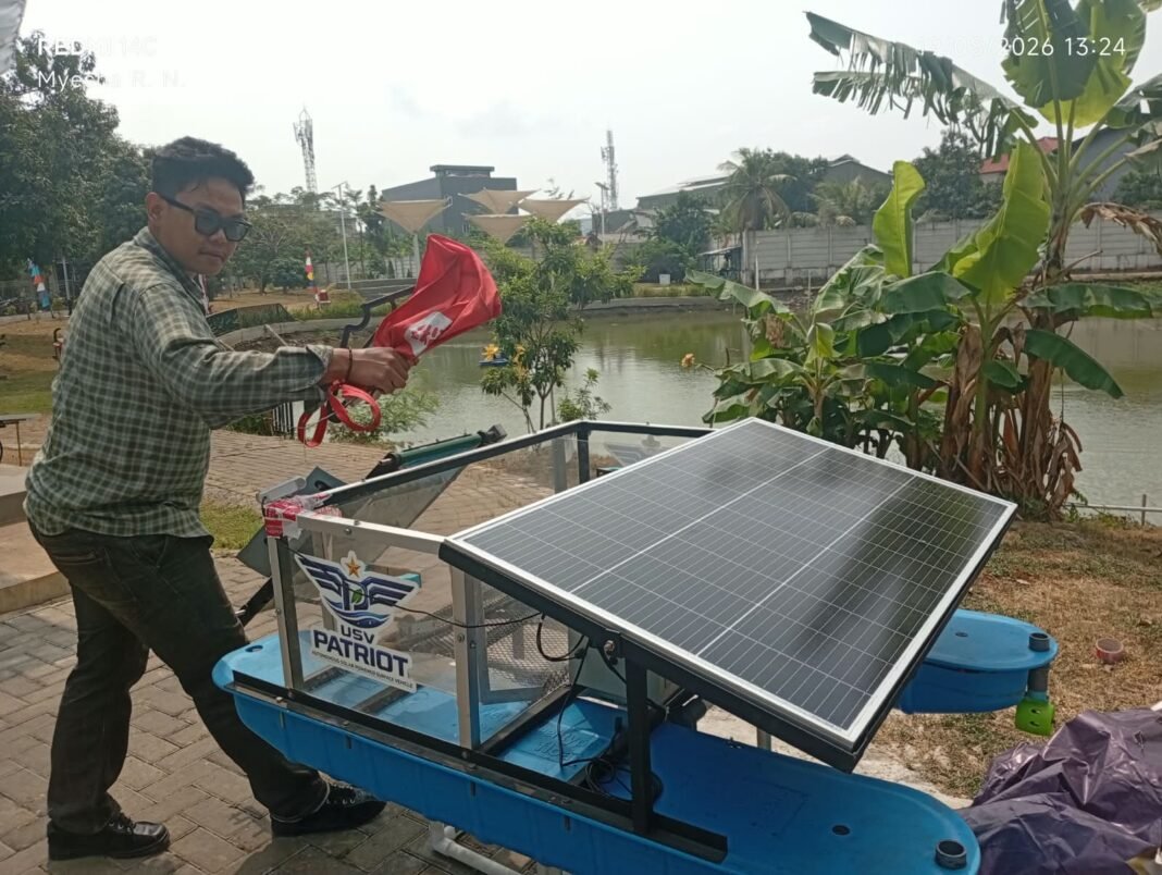 Manfaatkan PLTS, Mahasiswa ITPLN Ciptakan Perahu Pengangkut Sampah Tanpa Awak Manfaatkan PLTS, Mahasiswa ITPLN Ciptakan Perahu Pengangkut Sampah Tanpa Awak