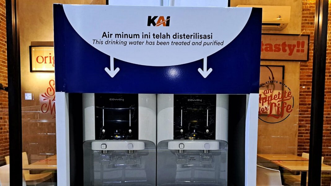 KAI Daop 3 Cirebon Sediakan Air Minum Gratis, Penumpang Tak Perlu Repot Bawa Banyak Bekal KAI Daop 3 Cirebon Sediakan Air Minum Gratis, Penumpang Tak Perlu Repot Bawa Banyak Bekal