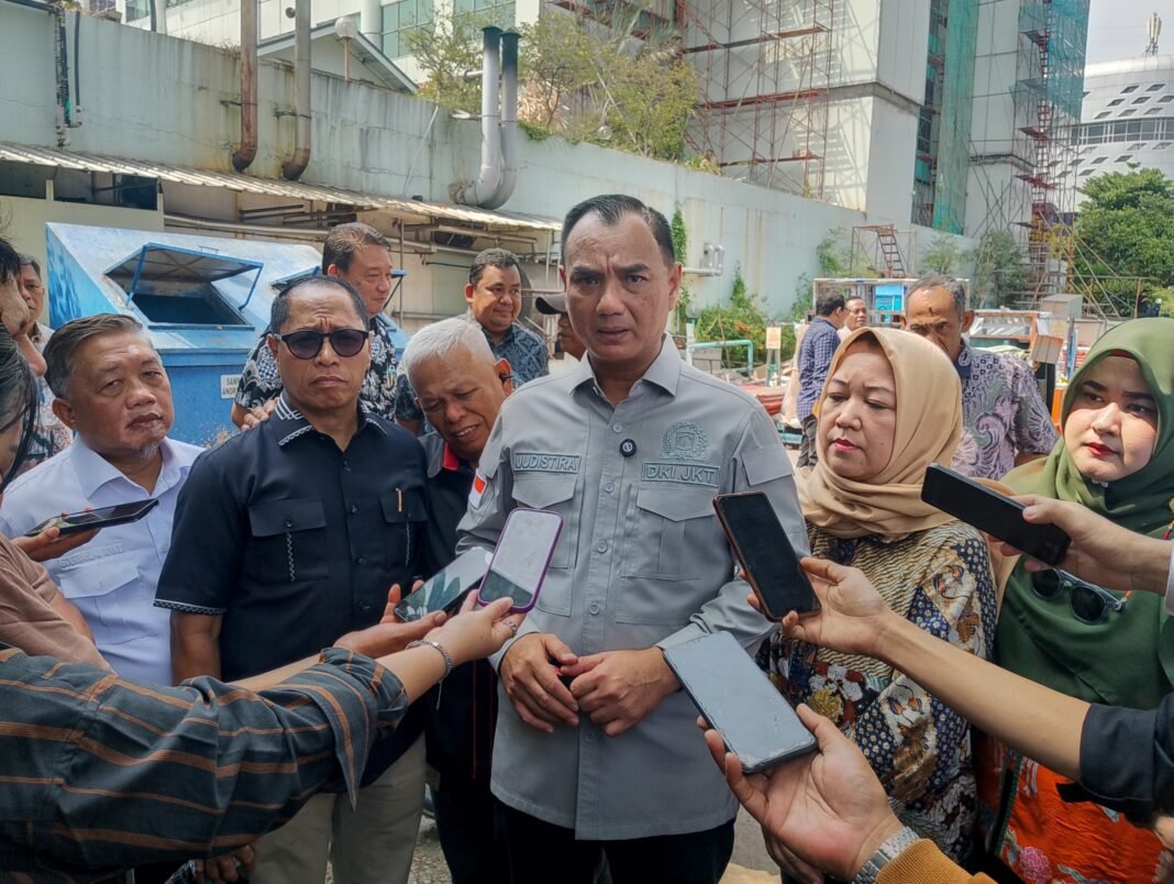 Judistira Hermawan: Pansus DPRD DKI Perketat Pengawasan, 200 Vendor Sampah Bakal Disidak Judistira Hermawan: Pansus DPRD DKI Perketat Pengawasan, 200 Vendor Sampah Bakal Disidak