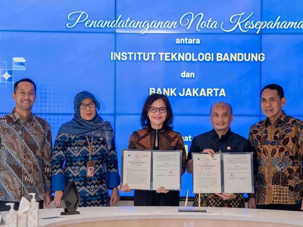 Bank Jakarta dan ITB Perkuat Kolaborasi Pendidikan, Riset, dan Pengembangan Talenta untuk Masa Depan Bank Jakarta dan ITB menandatangani MoU tentang Pemanfaatan Layanan Jasa dan Produk Perbankan dalam rangka pendidikan, penelitian, pengabdian kepada masyarakat, dan pengembangan sdm. (Foto: Istimewa)