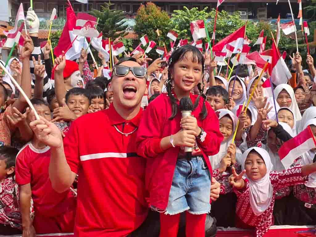 Annisa Dalimunthe dan Ikmal Tobing Tutup Tur SD, Muncul Harapan Tampil di GBK dan Istana Negara Aksi Annisa Dalimunthe dan Ikmal Tobing saat tur Sekolah Dasar. (Foto: Istimewa)