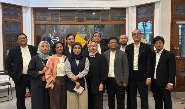 Feri Amsari Bentuk Kabinet Bayangan, Disebut Dibiayai Asing: Begini Klarifikasinya Kabinet Bayangan bentukan Feri Amsari. (Foto: Int)