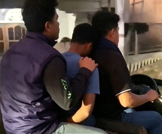 Disekap 5 Hari dan Diduga Jadi Korban Kekerasan Seksual, 4 Pria Diciduk di Pasaman Barat Salat satu pelaku penyekapan dan perkosaan saat diamankan polisi. (Foto: Dok. Polisi)
