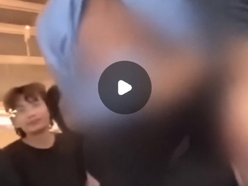 Live bugil remaja makassar. (Foto: Potongan video)