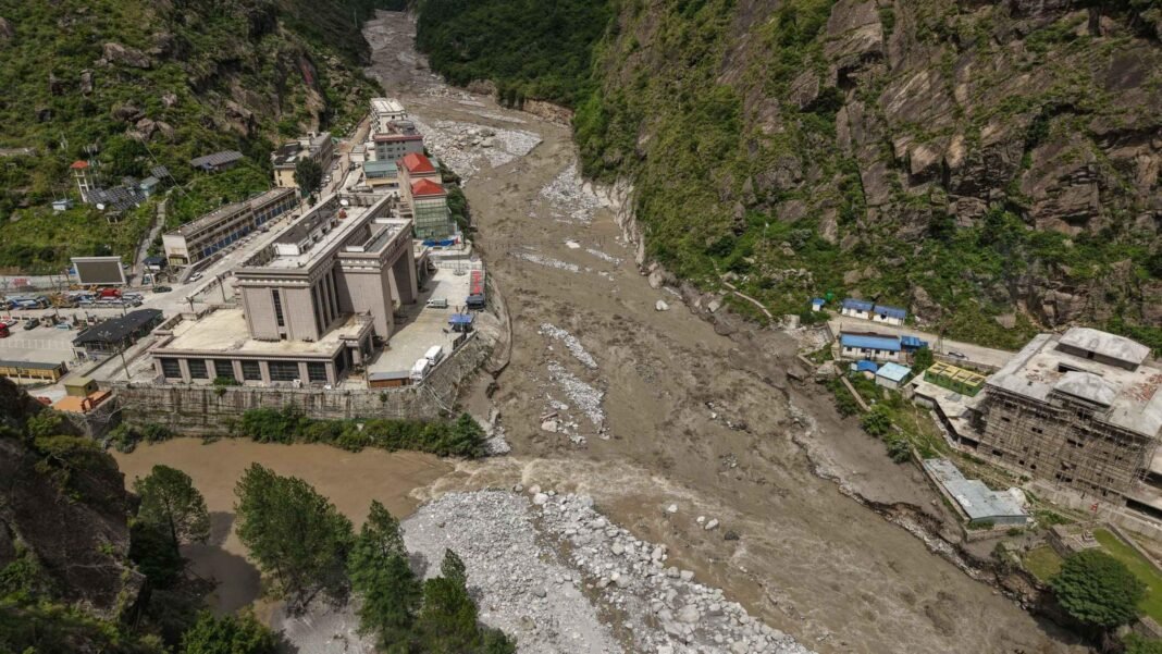 Ini Penyebab Banjir Dasyat Terjang Nepal yang Menewaskan Ratusan Orang Banjir dasyat terjang Nepal. (Foto: AL Jazeera)
