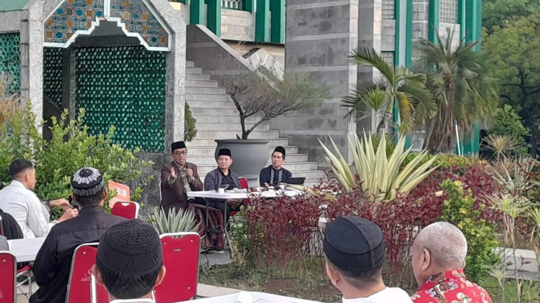 Al-Markaz Perkuat Literasi Ekonomi Umat melalui Ngobras 3 Wajah Ekonomi Umat Yayasan Islamic Center Al Markaz Al-Islami kembali menggelar Ngobrol Keumatan & Kebangsaan Al-Markaz