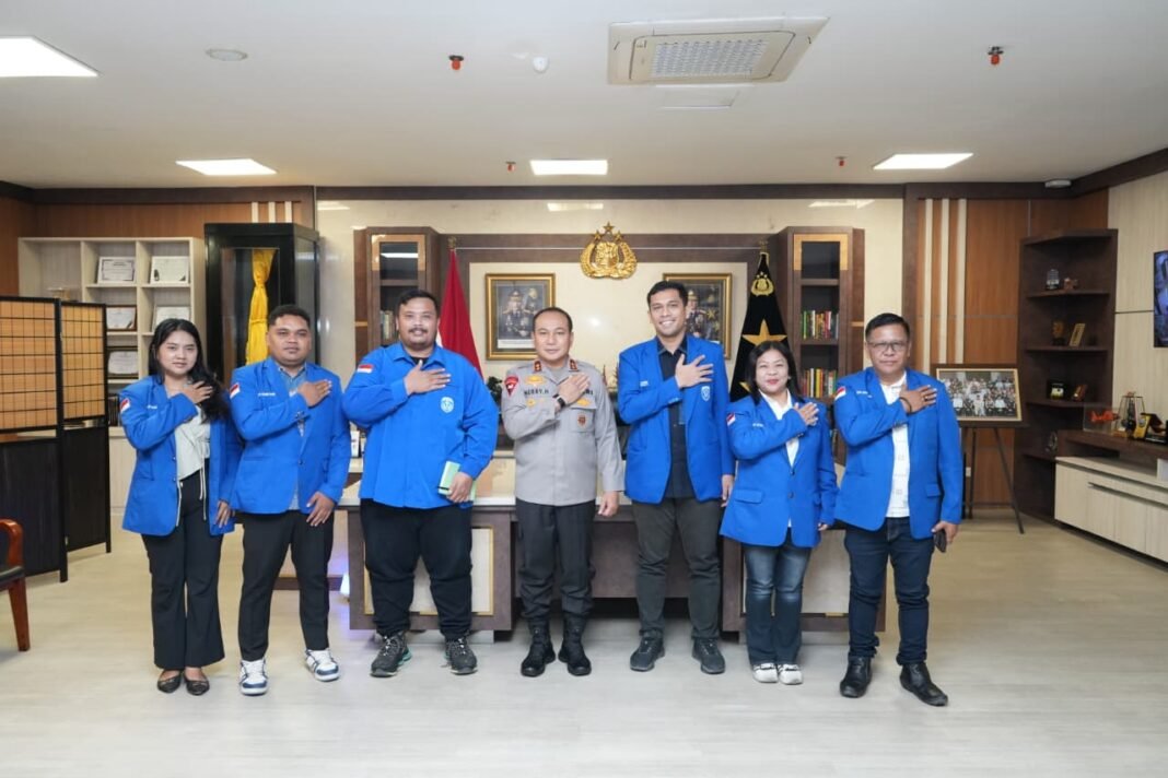 DPD GAMKI Riau bersama Ketua Umum DPP GAMKI Sahat Martin Philip Sinurat melakukan audiensi dengan Kapolda Riau Irjen Pol Herry Heryawan, Jumat (14/8/2026). (Foto: DOk. GAMKI).