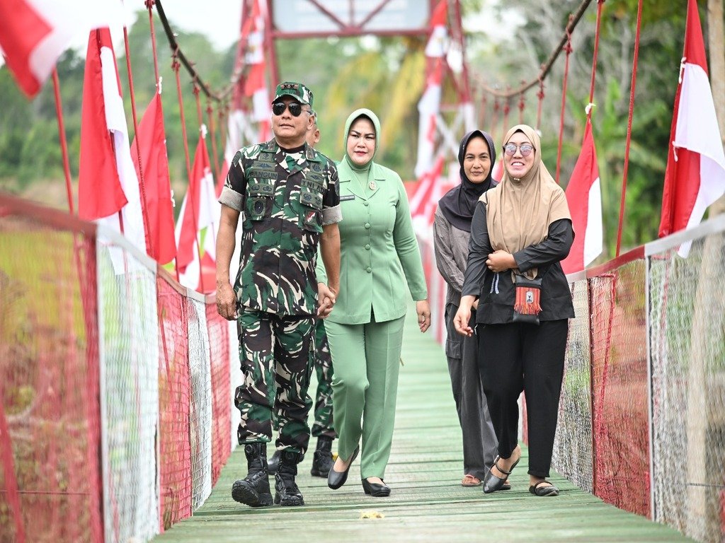 Tinjau Jembatan Perintis Garuda di Wajo, Pangdam Hasanuddin Ajak Warga Jaga Infrastruktur Pangdam XIV/Hasanuddin Mayjen TNI Bangun Nawoko meninjau Jembatan Perintis Garuda di Sungai Lamagara, Kabupaten Wajo, Jumat (21/8/2026).