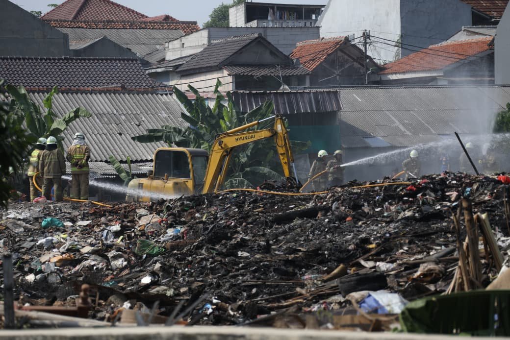 Pemprov DKI Tindak Tegas Pelaku Pembuang Sampah Ilegal di Kampung Dukuh Jaktim Pemprov DKI Tindak Tegas Pelaku Pembuang Sampah Ilegal di Kampung Dukuh Jaktim