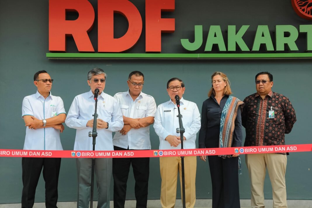 Pemprov DKI Jakarta Perkuat Transformasi Pengelolaan Sampah, Pekerja Informal Dapat Perlindungan Sosial Pemprov DKI Jakarta Perkuat Transformasi Pengelolaan Sampah, Pekerja Informal Dapat Perlindungan Sosial