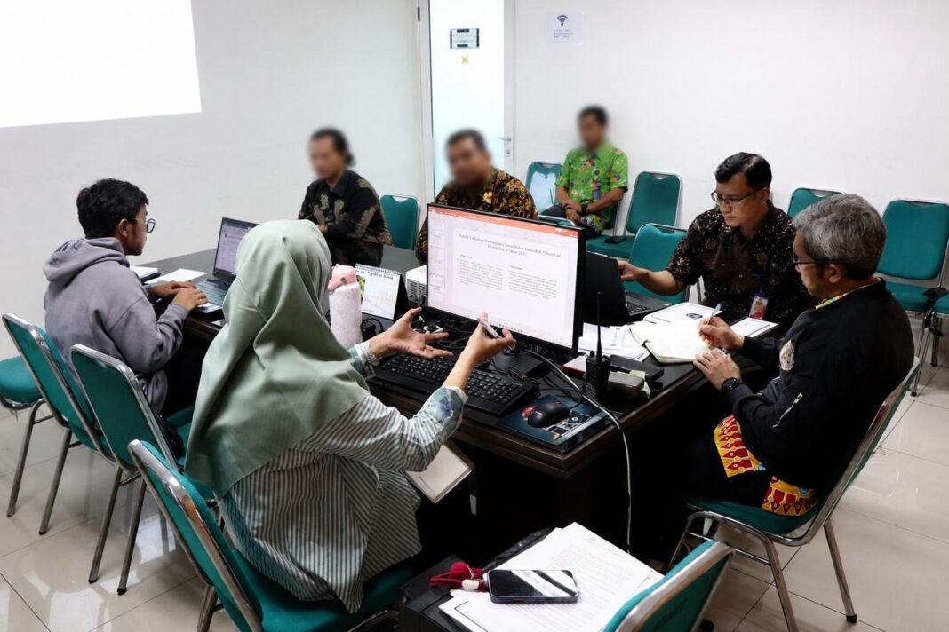 Pemprov DKI Tindak Empat Perusahaan terkait Pembuangan Sampah Ilegal di Cilincing, Ada yang Bayar Uang Paksa Rp10 Juta Pemprov DKI Tindak Empat Perusahaan terkait Pembuangan Sampah Ilegal di Cilincing, Ada yang Bayar Uang Paksa Rp10 Juta