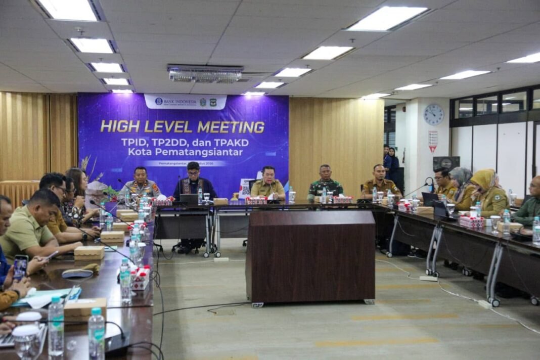 Wali Kota Pematangsiantar Wesly Silalahi SH MKn menghadiri High Level Meeting (HLM) Tim Pengendalian Inflasi Daerah (TPID)