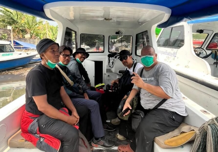 Foto terakhir jurnalis dalam speedboad yang hilang kontak. (Foto: Int)