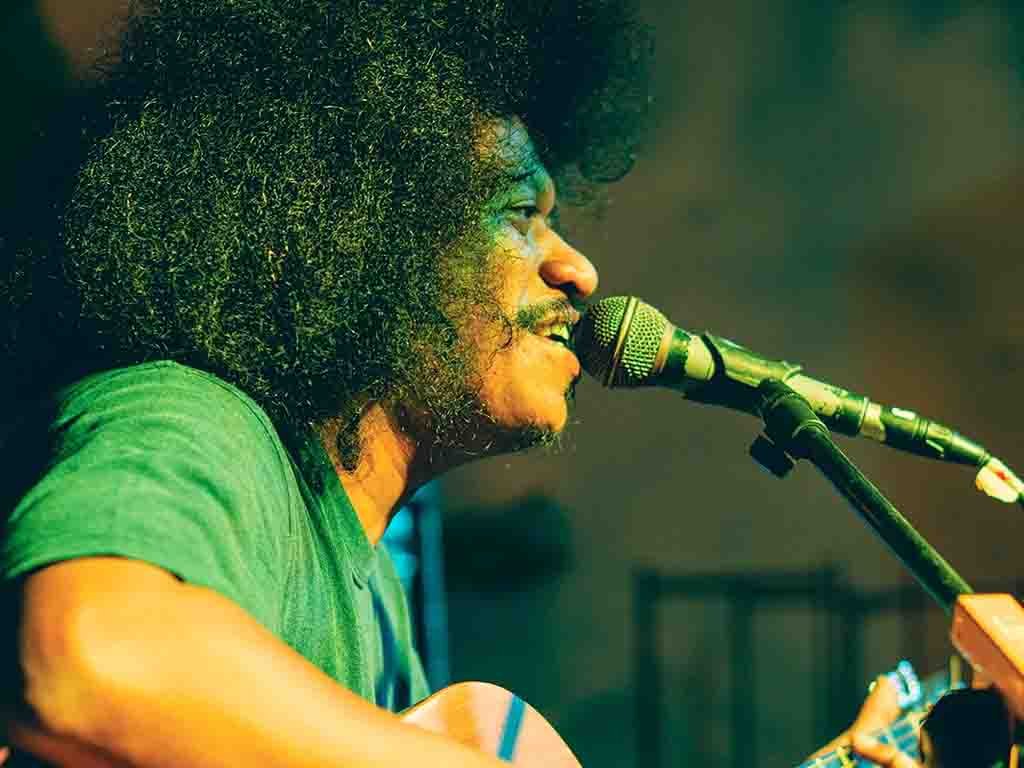 Penyanyi solo, Daniel Rumbekwan. (Foto: Istimewa)