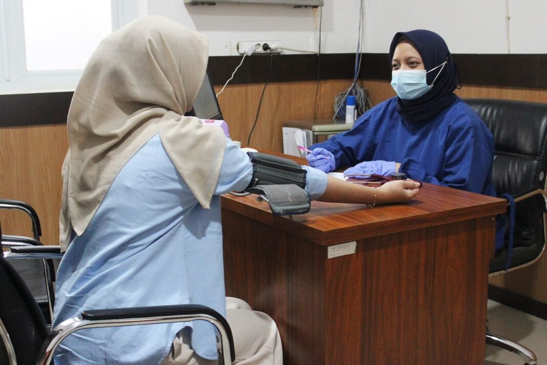 Cirebon Berada di Zona Rawan Abu Vulkanik, KAI Siagakan Petugas dan Masker Cirebon Berada di Zona Rawan Abu Vulkanik, KAI Siagakan Petugas dan Masker