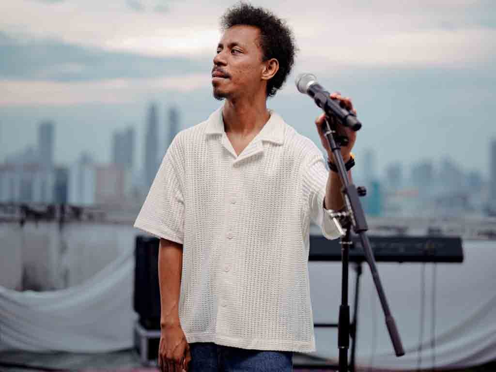 Penyanyi solo, Raim Laode. (Foto: Istimewa)