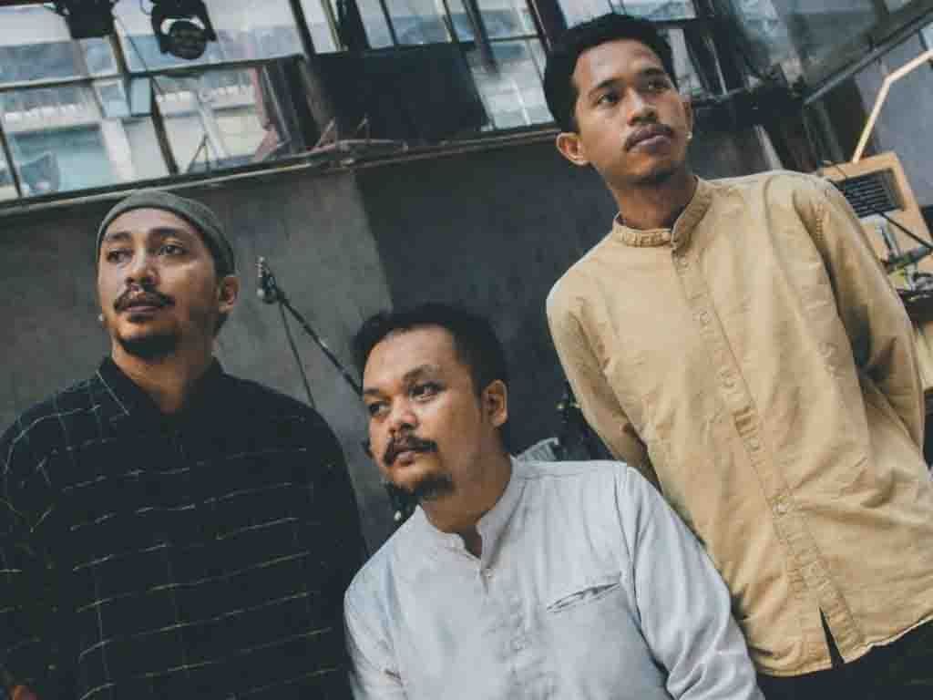 Grup Musik Rangkai Rilis Video Musik Selam Hati Sulam Diri Grup musik trio, Rangkai. (Foto: Istimewa)