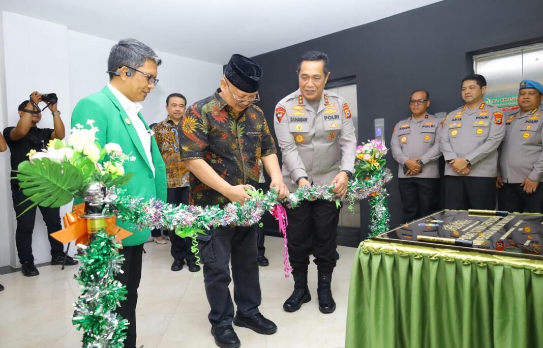 Dari Kampus untuk Polri, Polda Sulsel Resmikan Pusat Studi Kepolisian Polda Sulsel resmi melaunching Pusat Studi Kepolisian di Unhas dan UMI, Rabu (9/9/2026). (Foto: Humas Polda Sulsel).