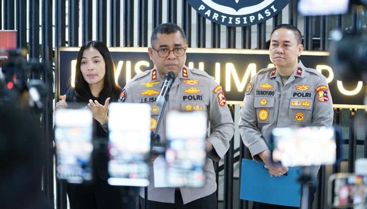 Kapolri Jenderal Suyudi Rombak Besar-besaran di Tubuh Polri Kadiv Humas Polri Irjen Pol. Johnny Eddizon Isir
