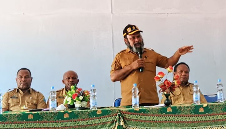 Bupati Tolikara
