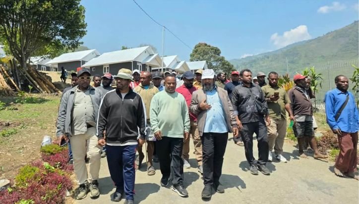 Bupati Tolikara dan Senator Arianto Kogoya Tinjau Kesiapan Rapat BPL GIDI di Kanggime Bupati Tolikara