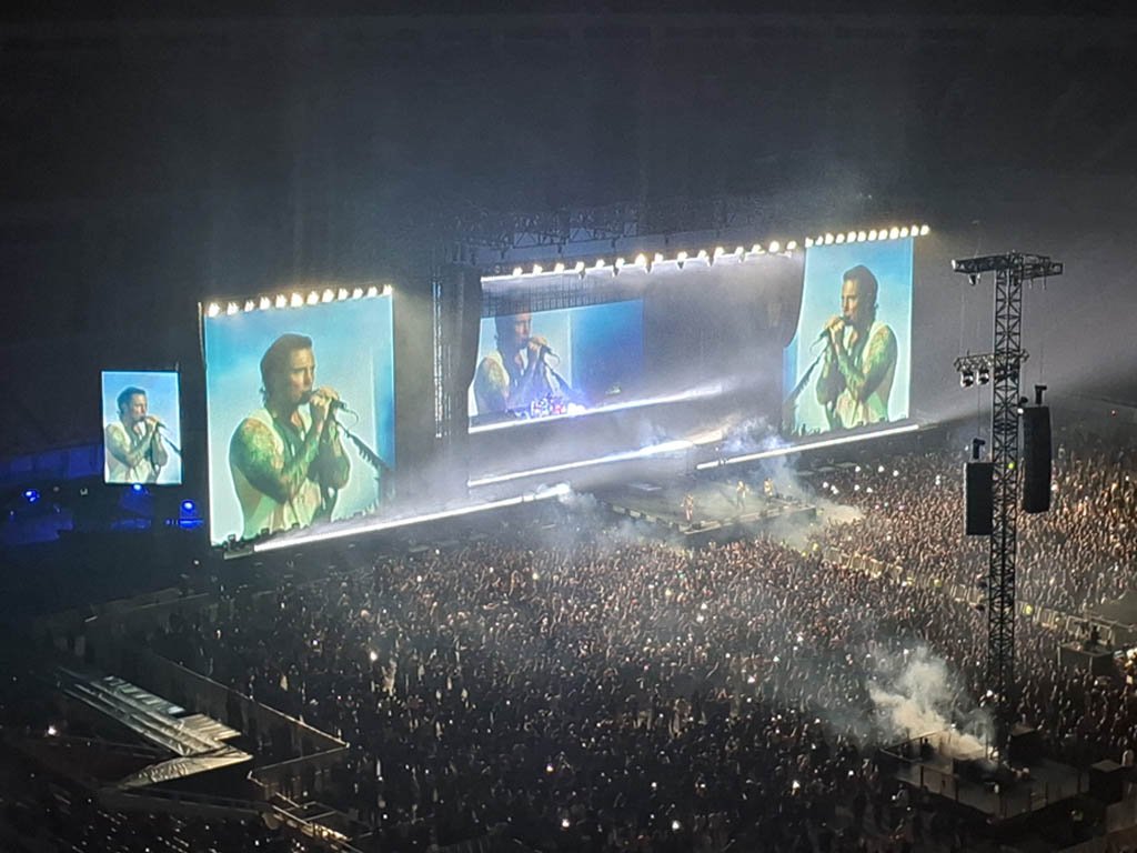 Konser Avenged Sevenfold di JIS Berlangsung Sukses dengan Energi Total Suasana konser Avenged Sevenfold di Jakarta International Stadium. (Foto: Opsi/Eno Suratno Wongsodimedjo)
