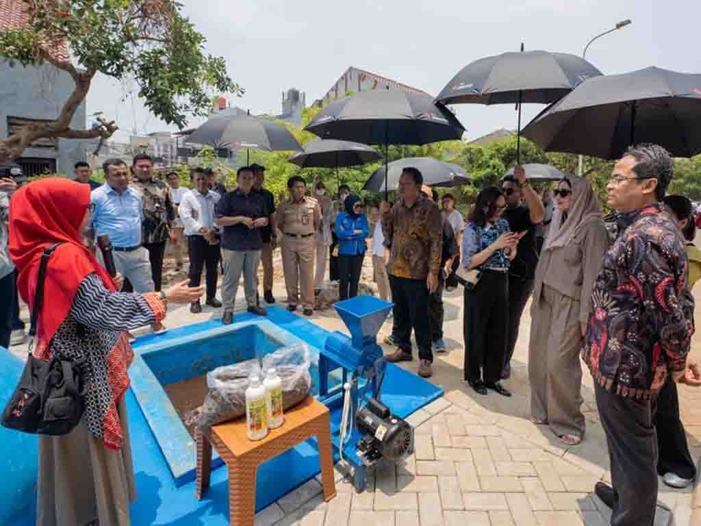 Suasana kunker Pansus CSR/TJSL ke fasilitas pengolahan sampah organik. (Foto: Istimewa)