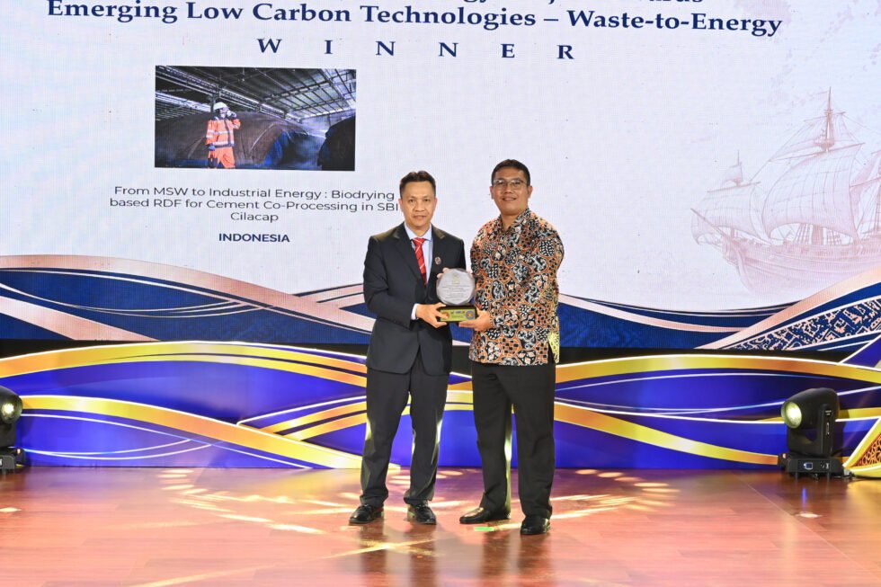 Inovasi Biodrying RDF Antar Solusi Bangun Indonesia (SMCB) Raih ASEAN Energy Awards 2026 di Filipina Inovasi Biodrying RDF Antar Solusi Bangun Indonesia (SMCB) Raih ASEAN Energy Awards 2026 di Filipina