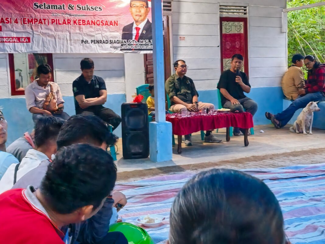Penrad Siagian Perjuangkan Hak Petani Pondok Buluh Simalungun Lewat Sosialisasi 4 Pilar Penrad Siagian Perjuangkan Hak Petani Pondok Buluh Simalungun Lewat Sosialisasi 4 Pilar