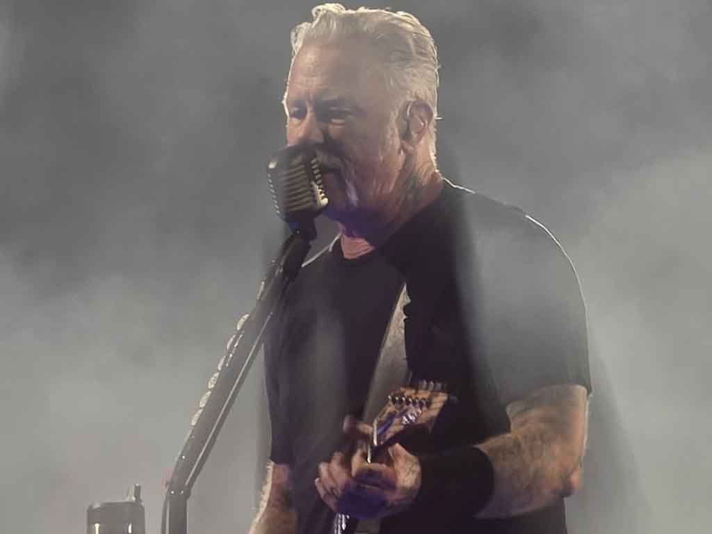 Sikap Apolitis James Hetfield Metallica Tuai Kritik Tajam dari Roger Waters Vokalis Metallica, James Hetfield. (Foto: Istimewa)