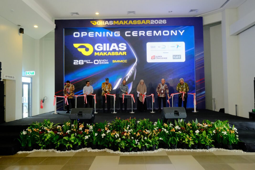 GIIAS Makassar 2026 Resmi Digelar, Tampilkan Inovasi Otomotif Terbaru Pameran otomotif GIIAS Makassar 2026 resmi dibuka pada Rabu (28/10/2026) di Summarecon Mutiara Makassar Convention Center (SMMCC). (Foto: Opsi)
