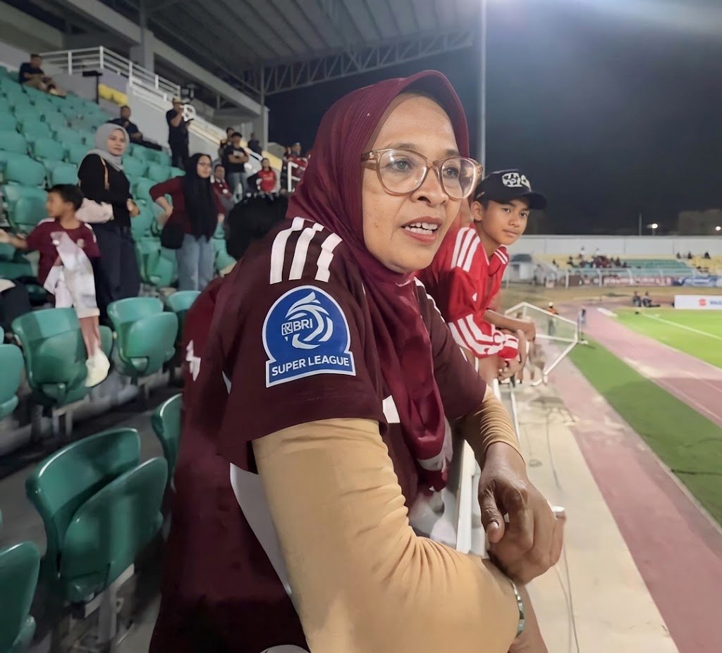 Teriakan “Ganti!” Menggema di Tribun, Suporter PSM Protes Strategi Darije Suporter PSM yang ptotes keras strategi pelatih PSM saat kalah lawan madura United di Stadion BJ Habibie, Sabtu 31 Oktober 2026 sore. (Foto: Medsos)