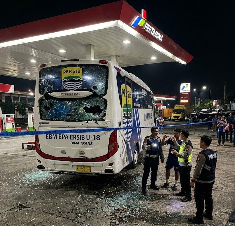 Bus Persib U18 diserang dan koper pemain dijarah. (Foto: Dok. polisi)